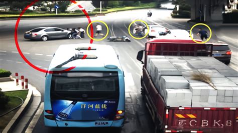 实拍：江苏女孩突遇车祸被压车底 14名路人迅速“集合”救援_凤凰网视频_凤凰网