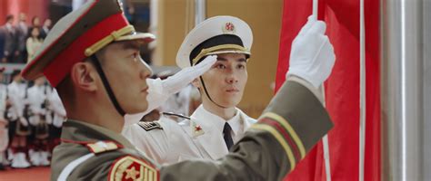 朱一龙演香港回归护旗手 坦言代表军人形象压力大_手机新浪网