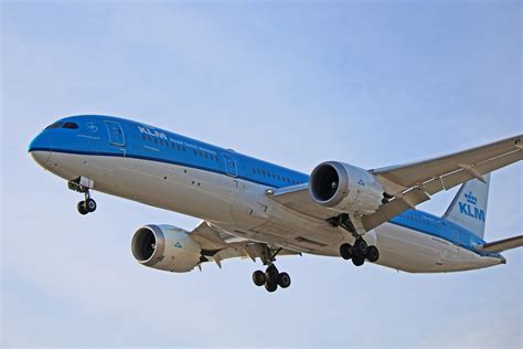 Boeing 787-8 Dreamliner, pictures, technical data, history - Barrie ...