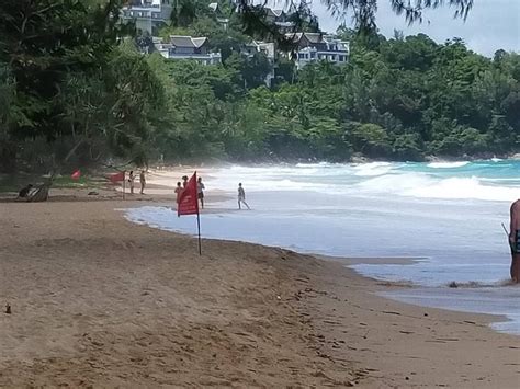 无视海滩红旗警示，普吉岛越南一家三口被海浪卷走，母女溺亡 - 知乎