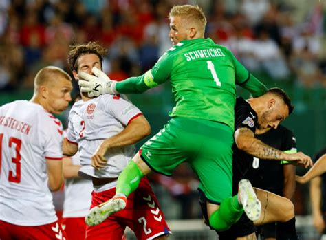 欧洲杯赛场，丹麦队绝地逆袭！带着埃里克森的期待，丹麦队又一次上演了“童话”_东方体育