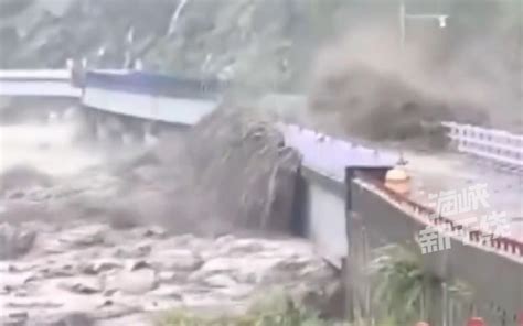 可怕！受台风带来暴雨影响，台湾高雄一石桥被洪水生生冲断_凤凰网视频_凤凰网