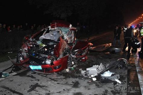 秘鲁发生严重连环车祸 至少40人死亡80人受伤(图)|车祸|高速公路_凤凰资讯