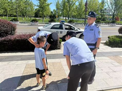 迎接首个人民警察节：特警叔叔进校园 孩子们都是“小警察”