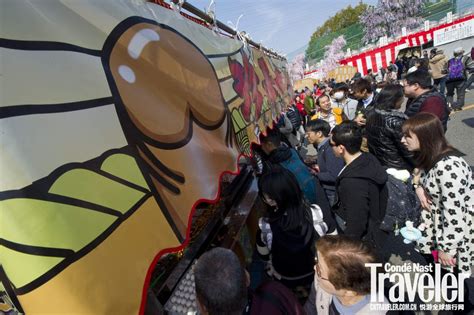日本举行铁男根祭 男女集体膜拜巨型阳具 _灵感频道_悦游全球旅行网