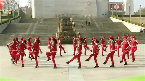 杨丽萍广场舞《欢乐的海洋》藏族舞集体圈圈舞_腾讯视频