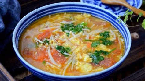 【西红柿金针菇汤，超级鲜的做法步骤图】煮个梨_下厨房