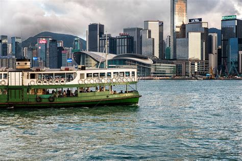 星轮渡维多利亚港船身后有香港岛天线中高清图片下载-正版图片502869570-摄图网