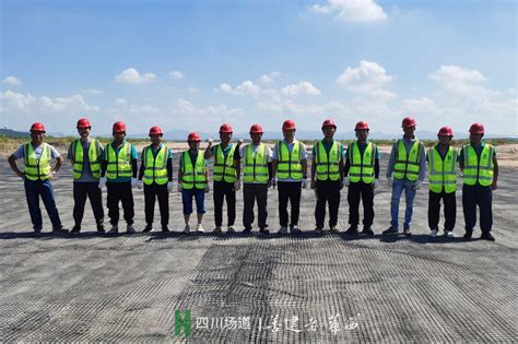 广州白云机场项目有序推进土工格栅铺设 - 公司新闻 - 四川省场道工程有限公司
