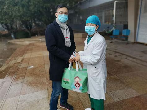 武汉病毒所与梨园医院共同组织义诊--中国科学院武汉病毒研究所