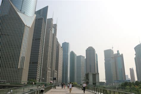 2023陆家嘴游玩攻略,陆家嘴天桥是上海最大的人行...【去哪儿攻略】