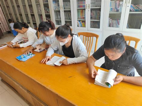 深化全民阅读 传递读书力量 第二届全民阅读大会“书香满中国”公益广告展在杭开幕