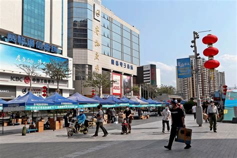 武汉最著名的小商品市场，曾经是全国第一街，如今名气比不上义乌