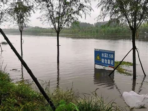 江河夏季暴雨洪峰水患防涝防灾高清摄影大图-千库网