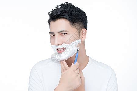 一个人在前刮胡子剃高清图片下载-正版图片506237414-摄图网