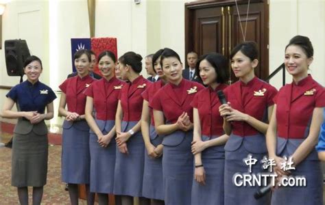 台湾中华航空空姐空乘新制服，衬托完美身材_原创制服设计，职业装设计