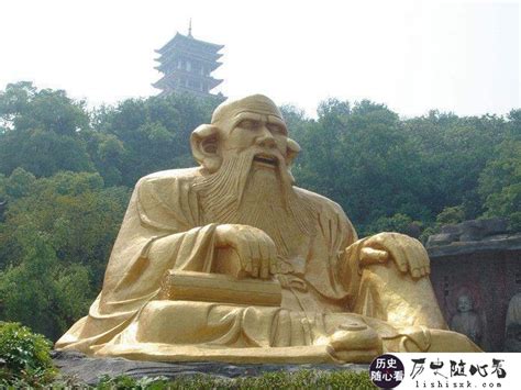 中国最大“老子”雕像建成，用150吨铜铁，网友手势含义是什么