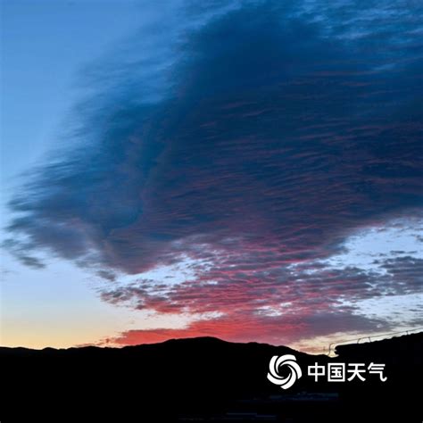 青岛上空现壮美火烧云 大片红色染红天空(图) - 青岛新闻网