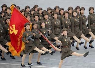 学校间谍挠脚心（志愿军抓到两个南朝鲜女特务） - 兜在学