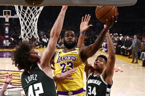 [NBA]雄鹿103-113湖人 詹姆斯37分锁定季后赛_新浪图片