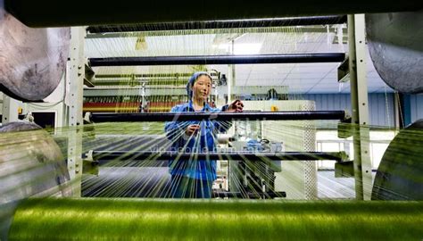 江西新余：出口地毯生产忙-人民图片网