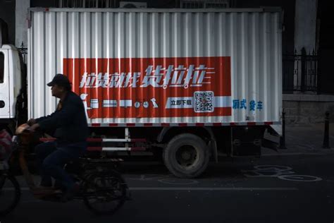 23岁女生在货拉拉车上跳窗身亡背后，资本热捧的同城货运敲响安全警钟 - - 中国企业家网