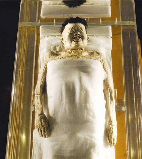 内蒙古乌兰察布市博物馆里有一件契丹女尸，距今有1000历史