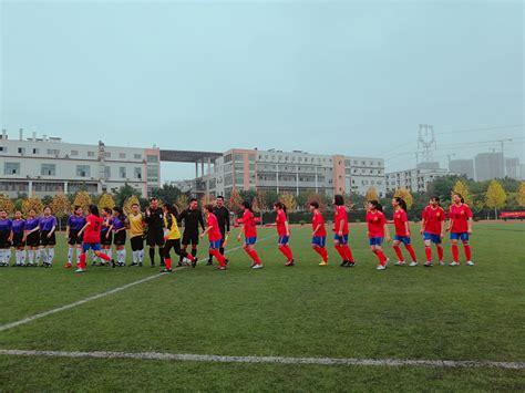 我校女子足球队在重庆市大学生足球比赛中荣获佳绩-重庆护理职业学院