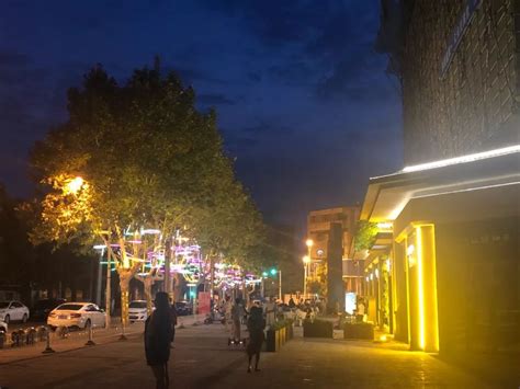泰安最繁华的步行街,泰安最繁华逛街的地方,泰安适合夜晚逛的地方_大山谷图库