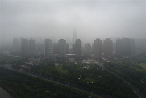 郑州发布雾霾红色预警 全市中小学和幼儿园停课_手机新浪网