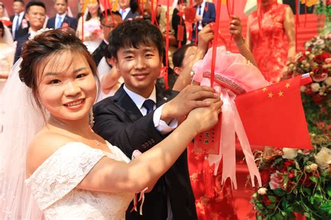 “不忘初心 为爱追梦”鲁南制药集团第十八届集体婚礼举行