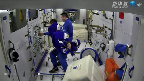 中国空间站动态|神十四航天员准备出舱_凤凰网视频_凤凰网