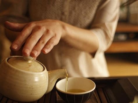 喝茶水对身体有什么好处和坏处（天天喝茶对身体好不好）-飞扬号