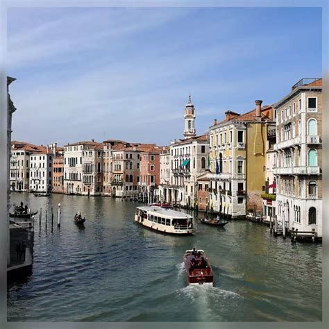 意大利威尼斯的典型运河桥梁和历史建筑意大利威尼斯蓝色的海城市高清图片下载-正版图片307968361-摄图网