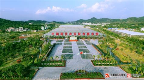 广西玉林市的江南公园风光秀美，知道周边有哪四大特色美景吗