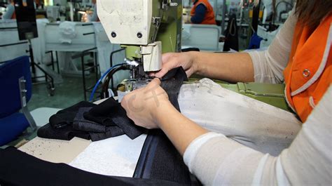 制衣厂工业服装设备缝纫机高清图片下载-正版图片303003771-摄图网