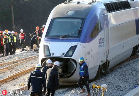 韩国高铁脱轨致14人受伤 现场清理工作进行中