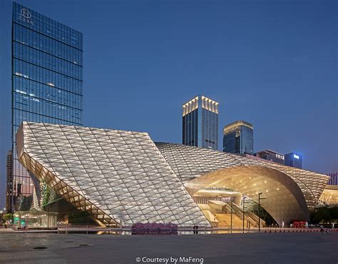 深圳市当代艺术馆与城市规划展览馆：城市雕塑 / 蓝天组 – 有方
