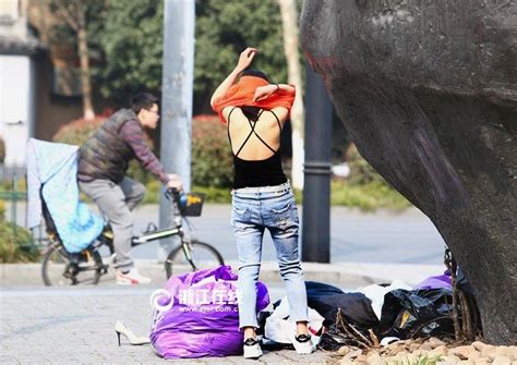 美女模特当街脱裤换衣|美女模特|换衣_凤凰海南