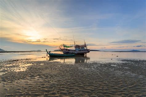泰国普吉岛拉威海滩的日出高清图片下载-正版图片507371897-摄图网