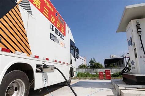 加“氢油”无需气罐 世界首台常温常压氢能源物流车在武汉亮相 第一商用车网 cvworld.cn