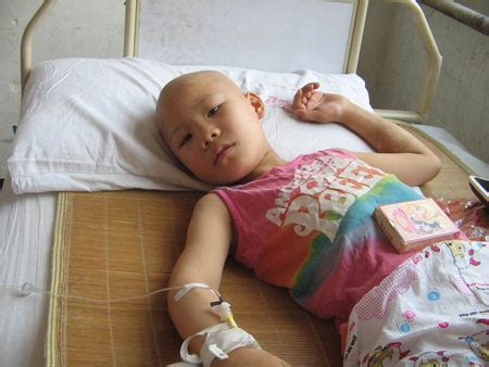 9岁女孩患罕见肿瘤 外婆用买墓钱为其治病(图)_新闻中心_新浪网