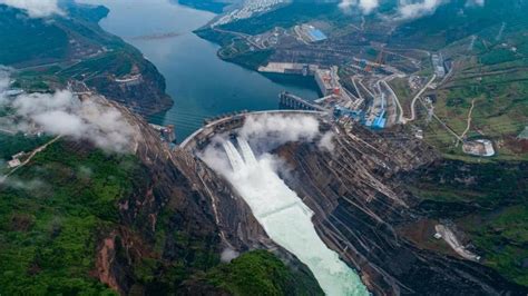 仅次于三峡大坝，全球第二大水电站发电机组就位，每天能赚好几亿_凤凰网视频_凤凰网