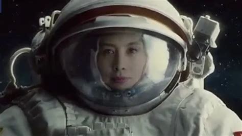 中国首位女宇航员迈向太空，台湾民众竟问：大陆发射了空间站？_凤凰网视频_凤凰网