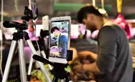 商户直播卖菜！记者探访海淀社区里的“数字化菜市场”_北京日报网