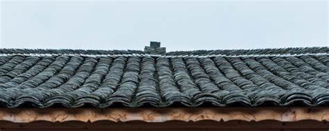 别墅坡屋顶沥青瓦施工 别墅瓦片房顶图片 - 装修保障网