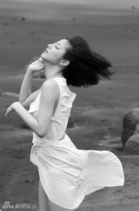 台湾小林志玲，艺术生出身却成模特，颜值身材俱佳，性感知性轻松切换_杜衫杉_图片_作品