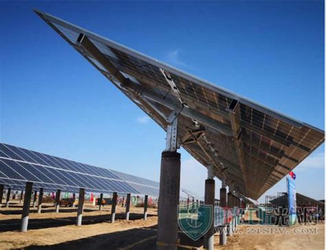 山坡上建起聚能站，新源县9万千瓦光伏发电项目推动能源经济可持续发展_阳光工匠光伏网