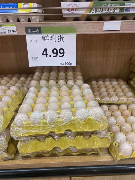 一枚鸡蛋卖不到0.7元！春节前蛋价不涨反跌，养殖户称“卖不动货”__财经头条