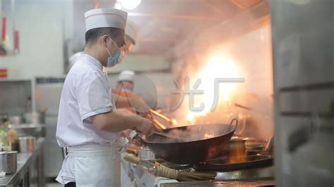 职业教育“无声的宣告”：学做菜也能传递人生“正能量”_重庆新东方烹饪学校